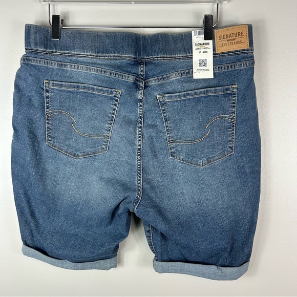 NWT Signature by Levi Strauss Pull On Denim Shorts Size 20 - Picture 2 of 10
